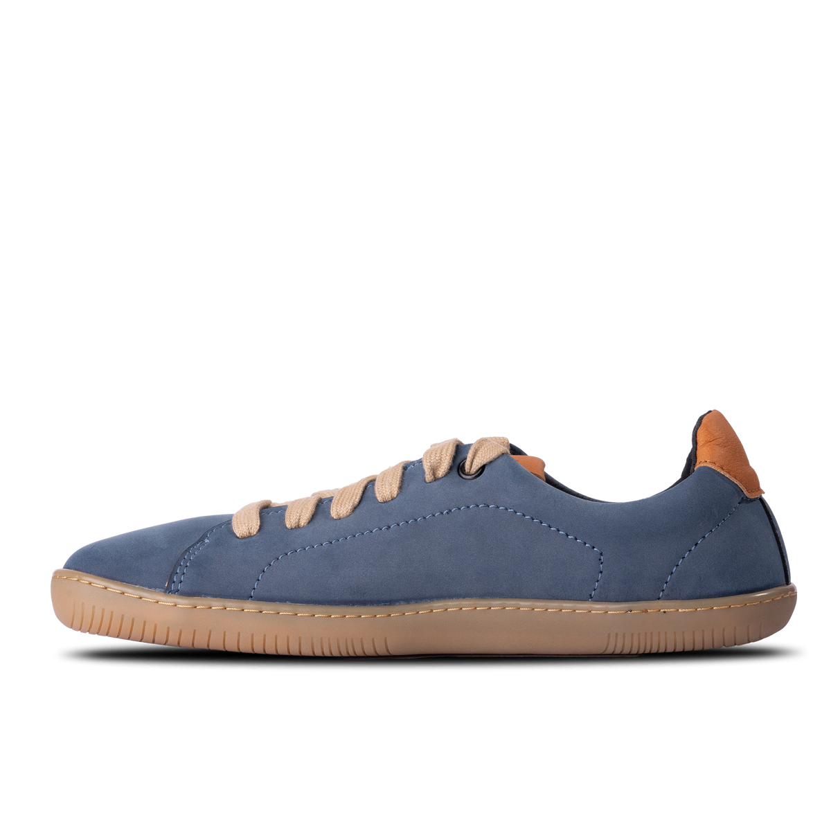 Blå sneaker med orange hælkappe set fra indersiden
