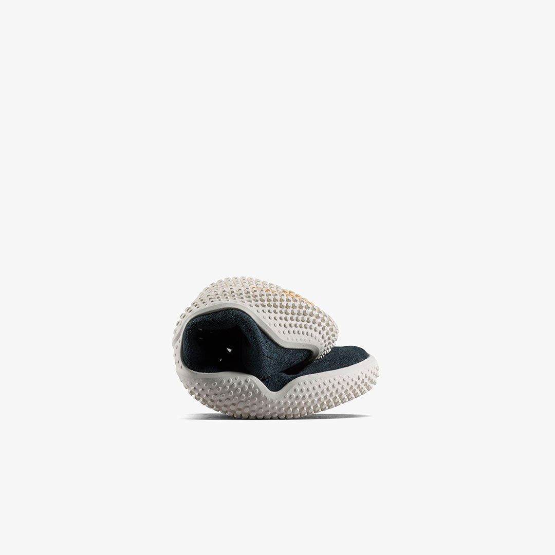 Vivobarefoot Motus Studio Sneaker Leather Womens – Obsidian/White