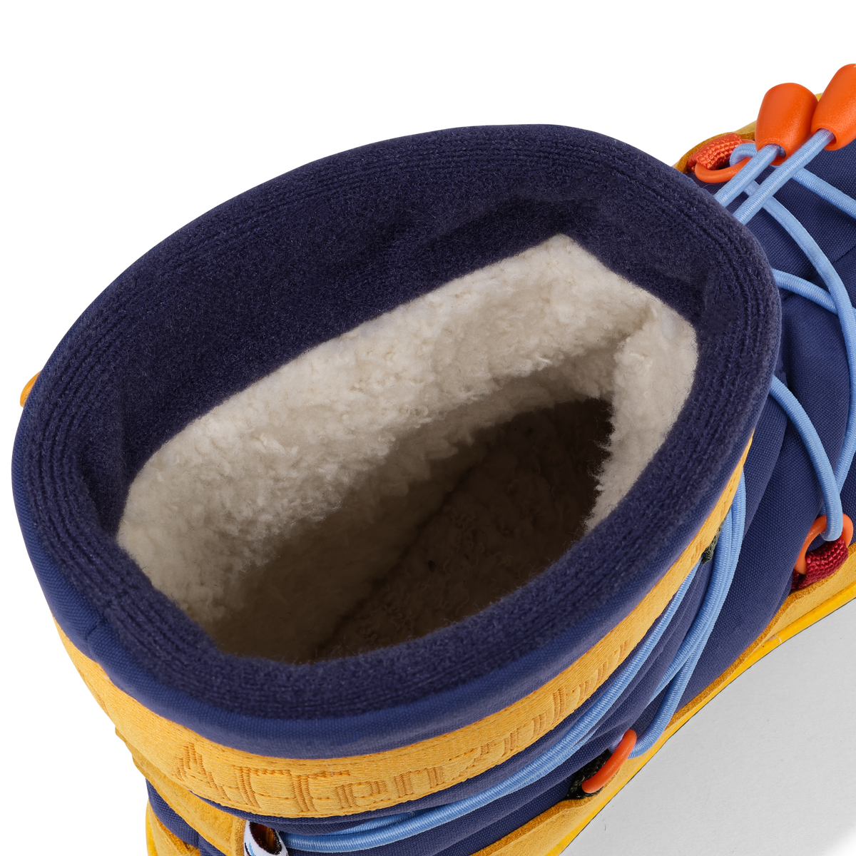 Affenzahn Snow Boot Vegan Snowy Toucan med gul og blå farve, blødt plysfor indeni. Designet til børn med lyseblå snørebånd og orange detaljer for varme og stil i sneen.