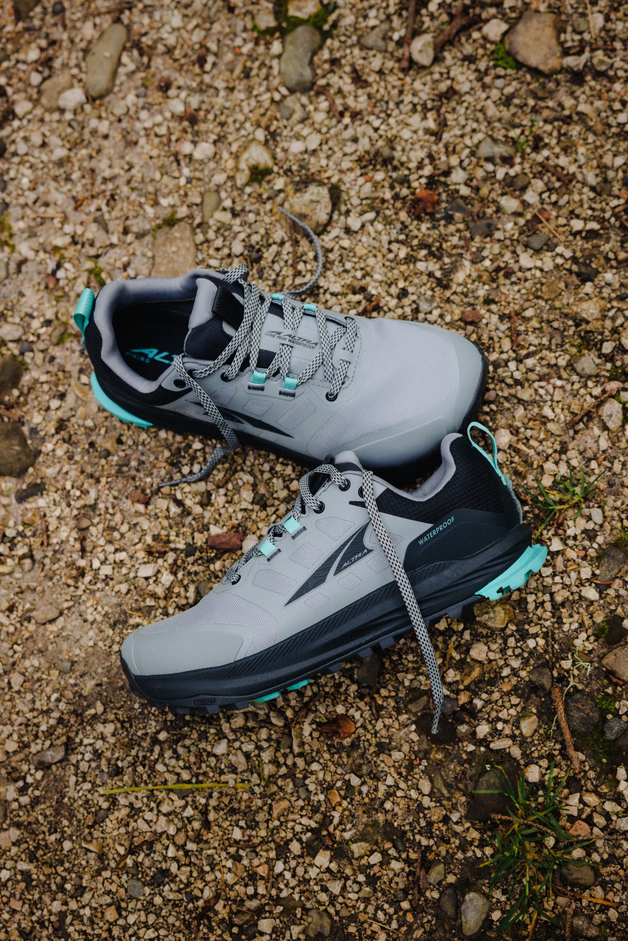 Altra Lone Peak 9 Waterproof Low Womens – Black/Gray