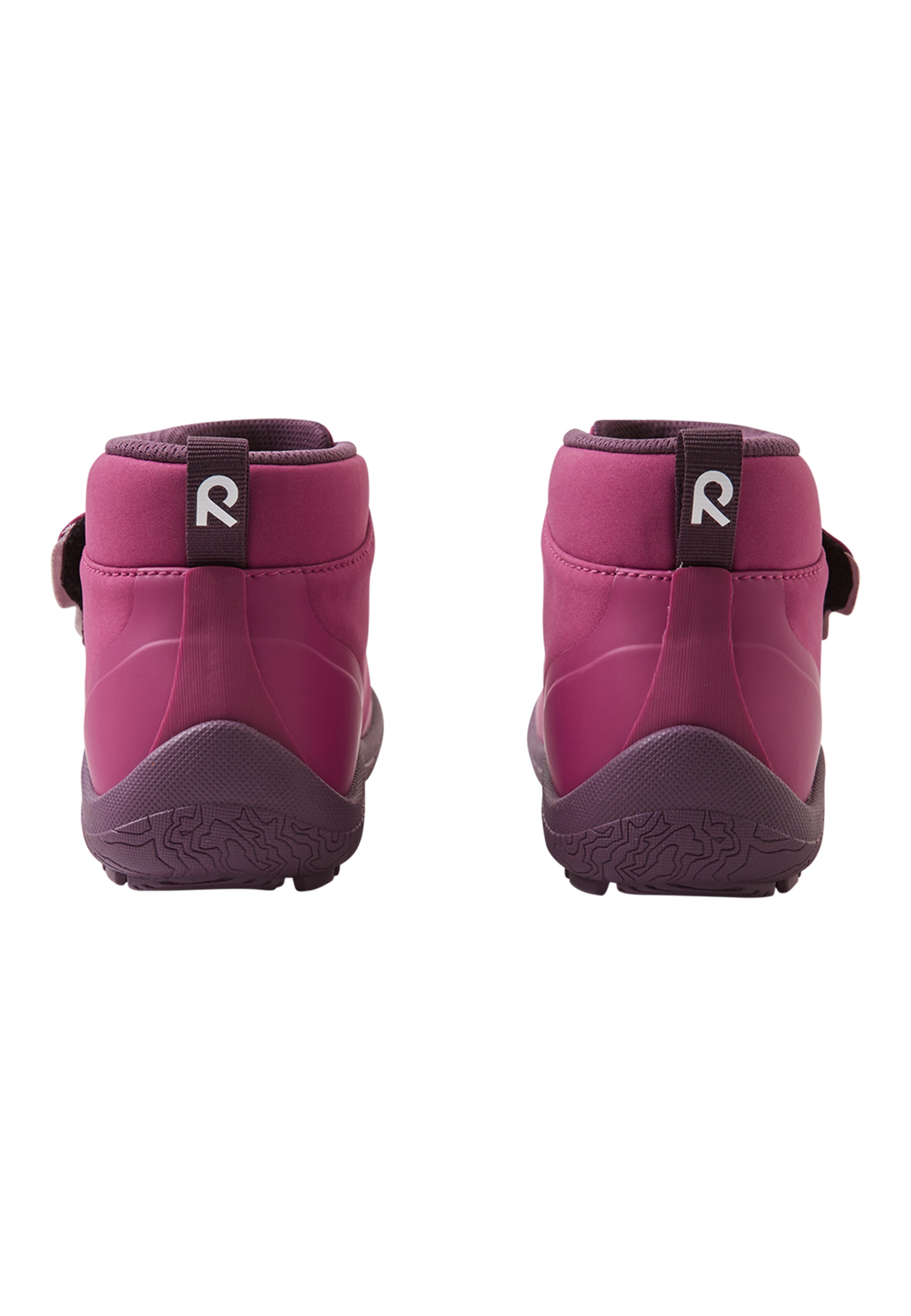Reima Hyppii børnestøvler i varianten Cool Burgundy, set bagfra med justerbar rem og mønstret sål for bedre greb.