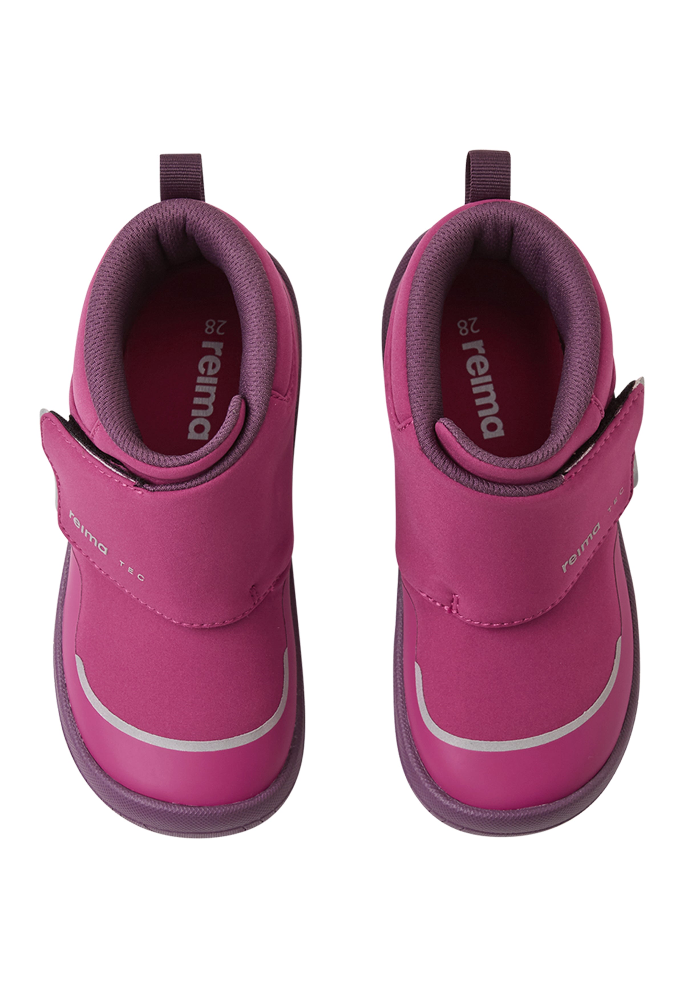 Reima 'Hyppii' støvler til børn, unisex, i 'Cool Burgundy'. Vandafvisende, med reflekterende detaljer for synlighed og polstret krave for komfort.