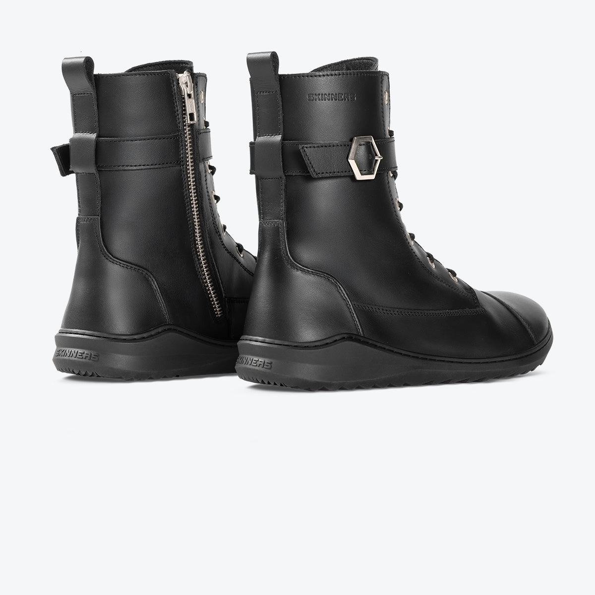 Par Skinners Nebula vinterstøvler i Black/Silver set bagfra med lynlås i siden