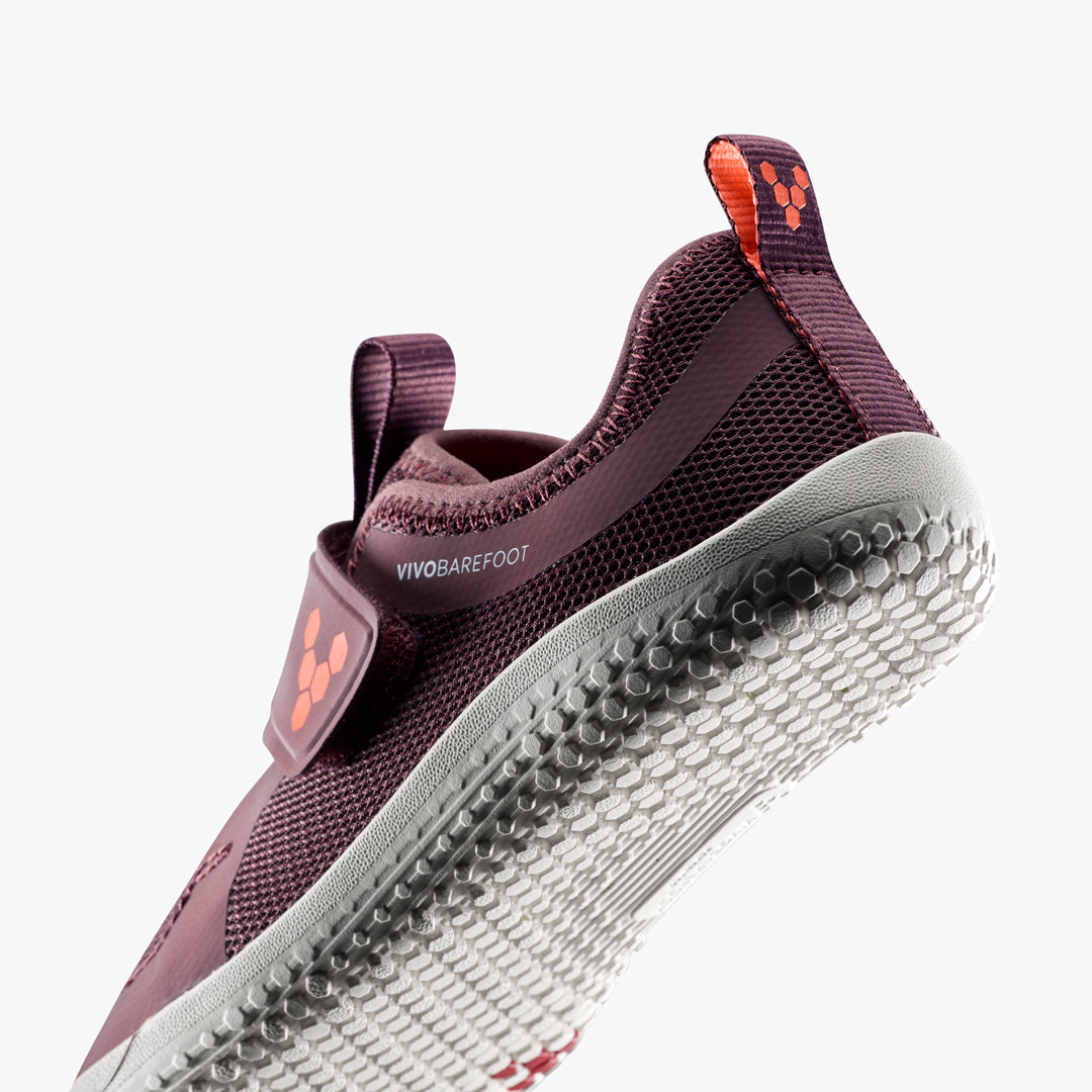 Vivobarefoot Primus Sport IV Preschool barfodssko til børn i farven huckleberry, nærbillede
