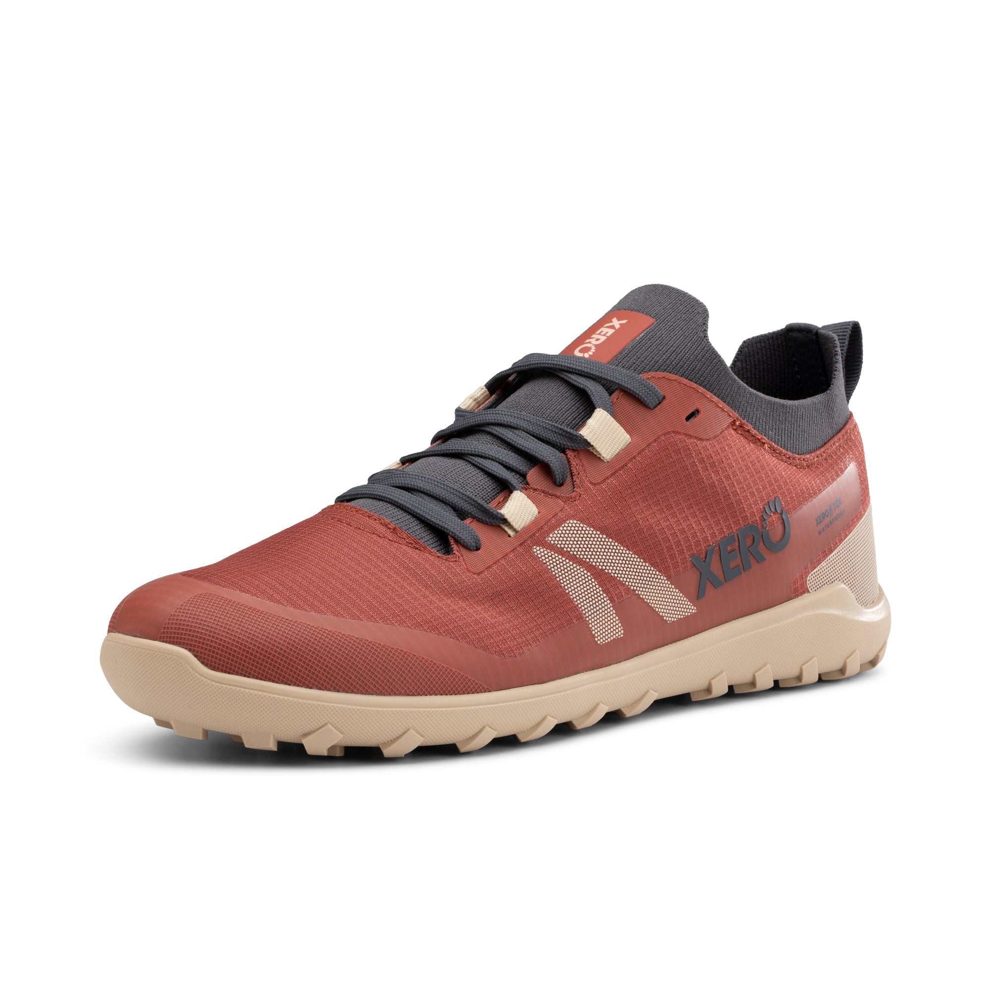 Xero Shoes Mesa Summit WP barfodssko til dame i farven Burnt Brick, set skråt forfra