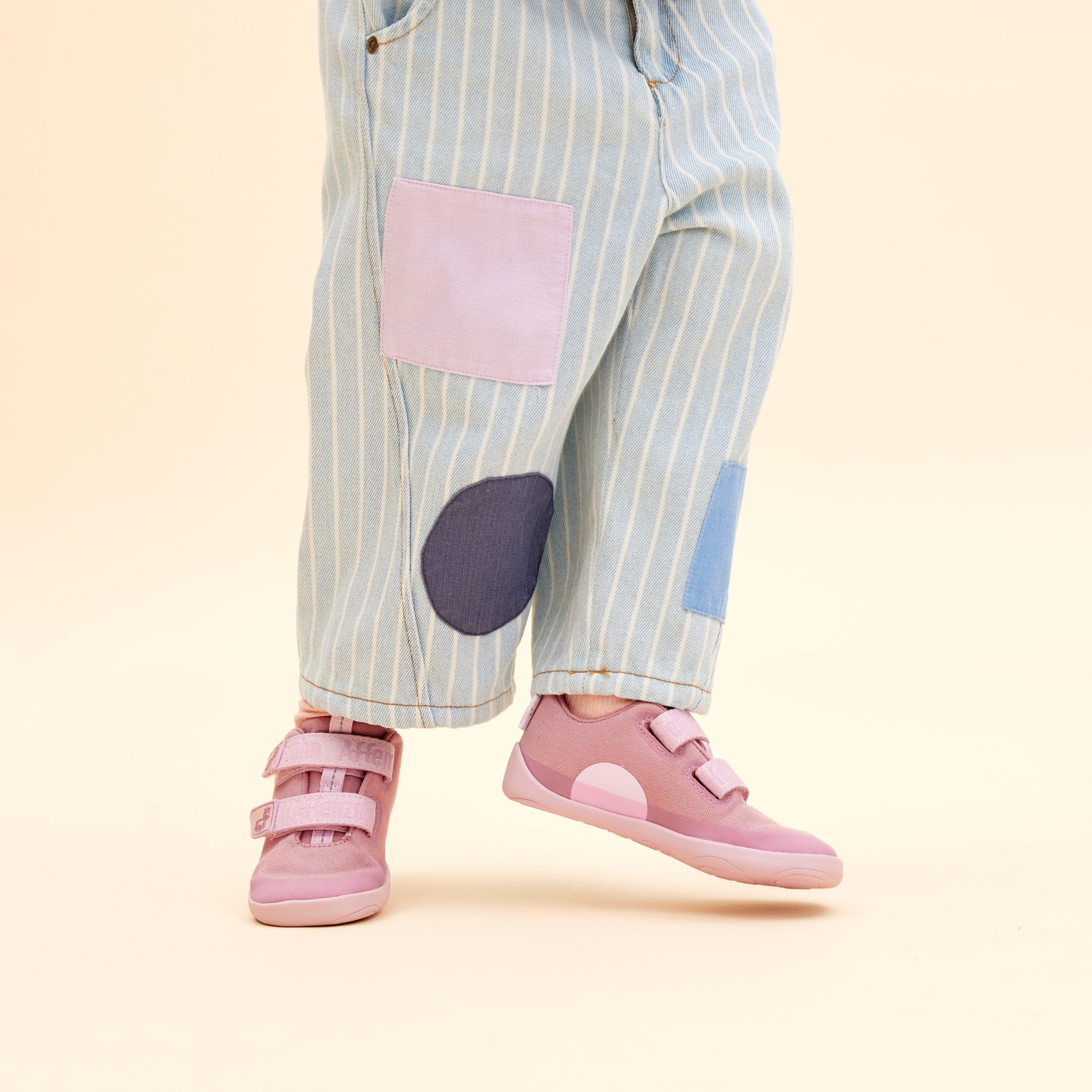 Affenzahn Cotton Lucky barfods overgangssko til børn i farven unicorn, lifestyle