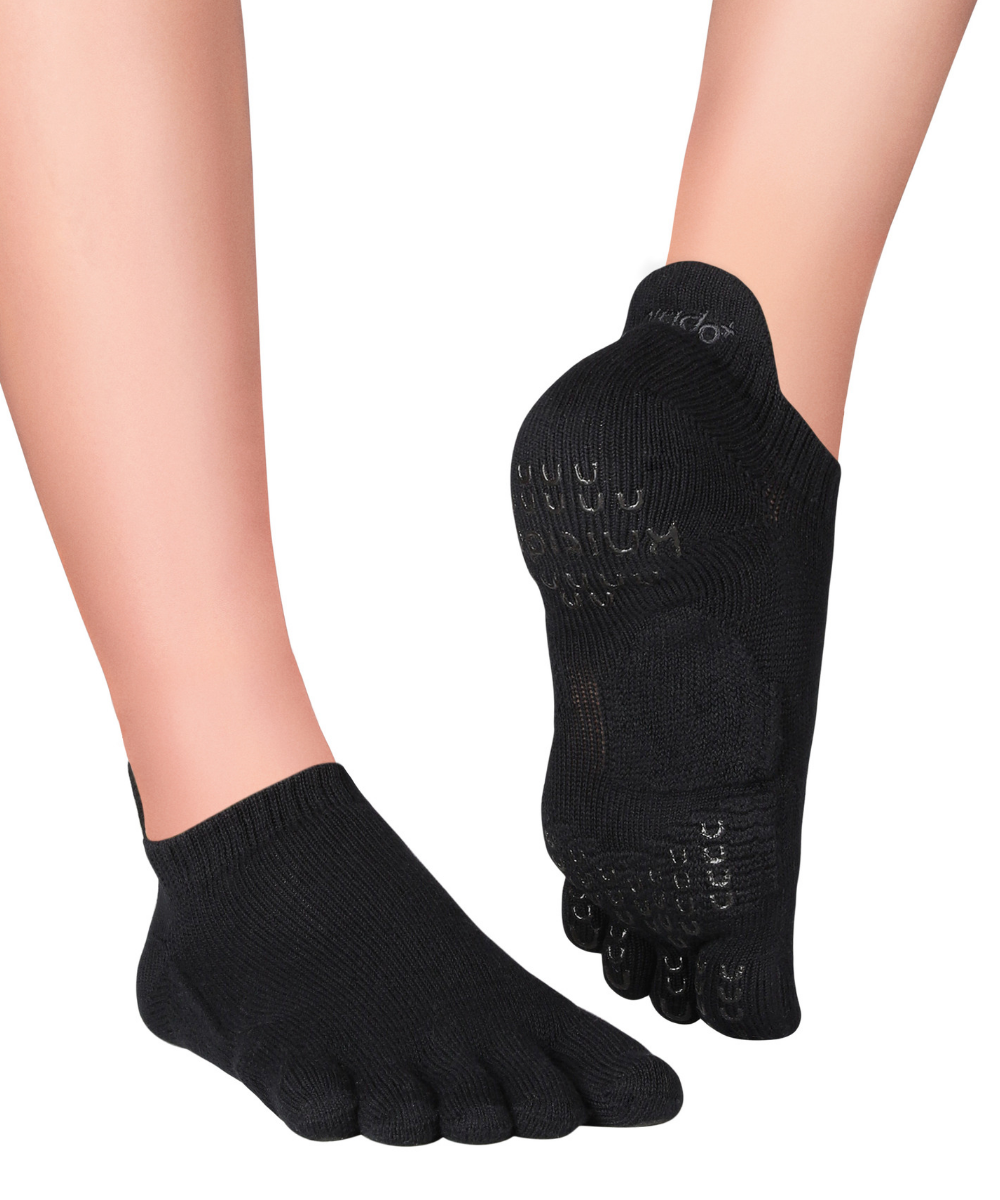 Knitido Plus "Sora" – Yoga &amp; pilates toe socks – Black