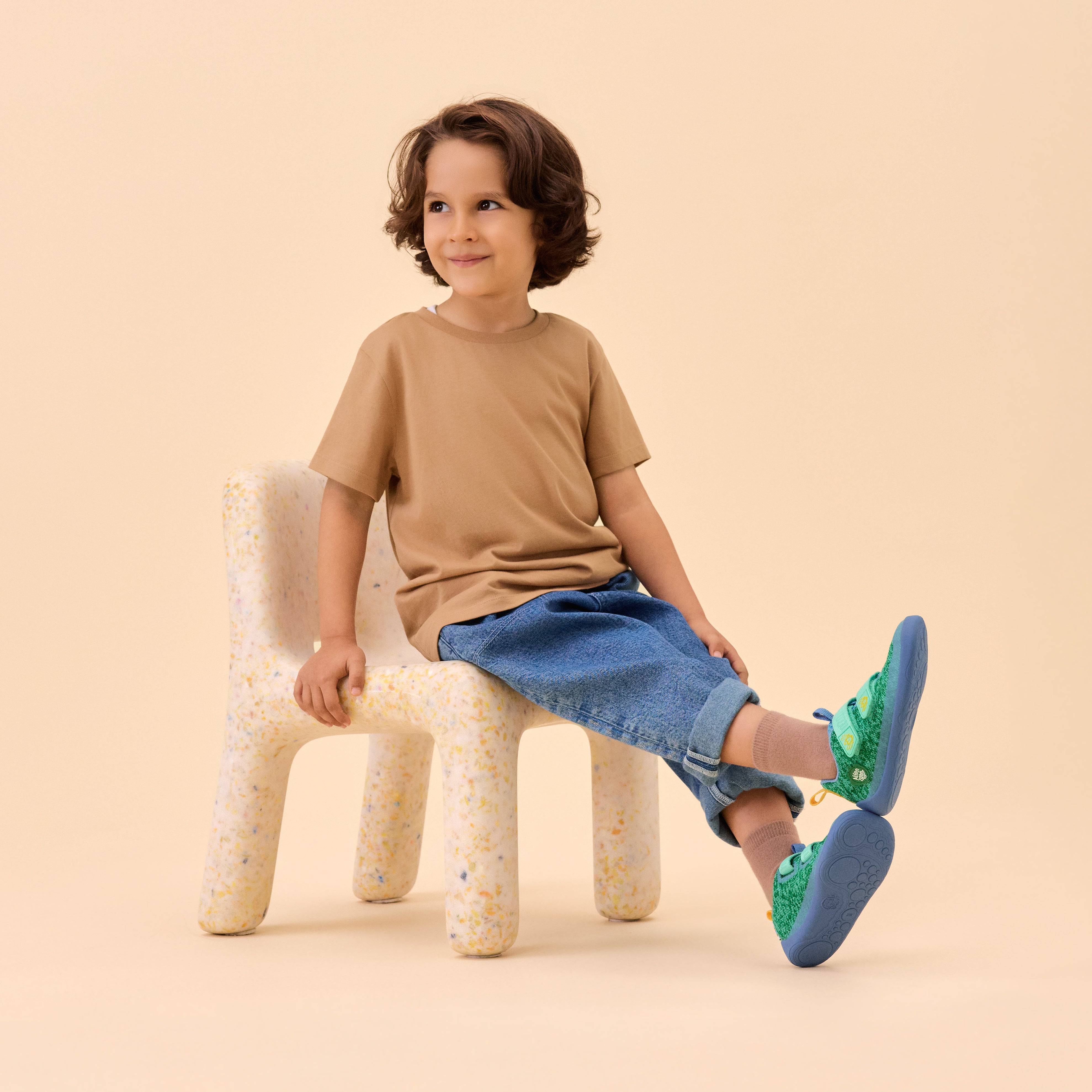 Affenzahn Sneaker Knit Happy barfodssko til børn i farven Bird of Paradise, livsstilsbillede