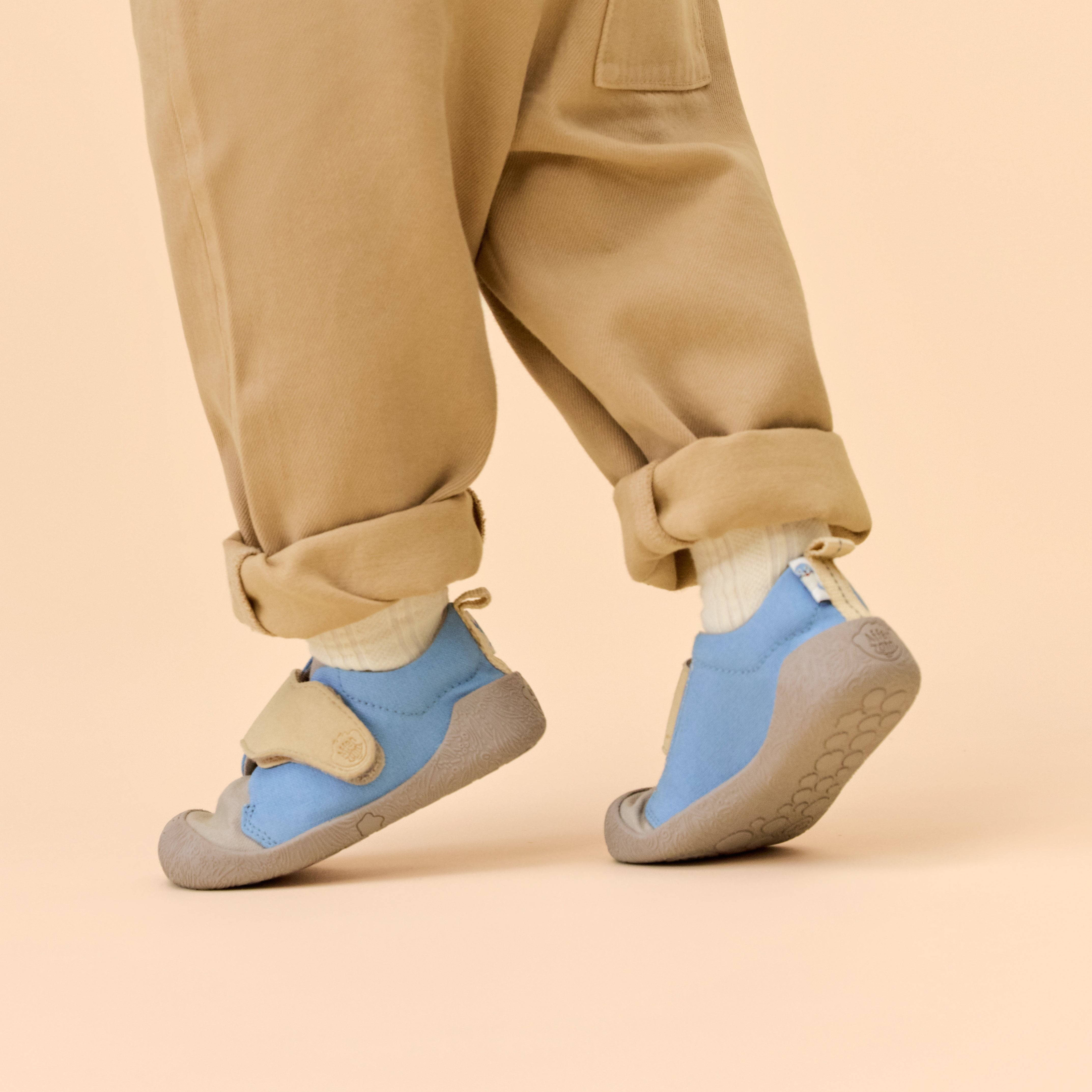 Toddler model wearing Affenzahn Prewalker Cotton Smally Seal