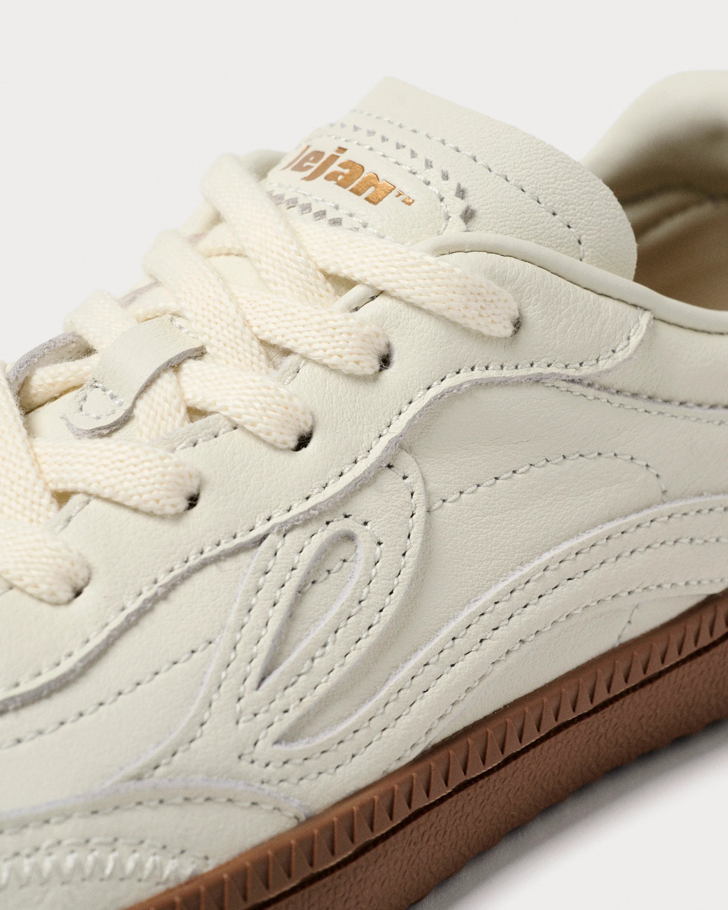 Lejan One – White