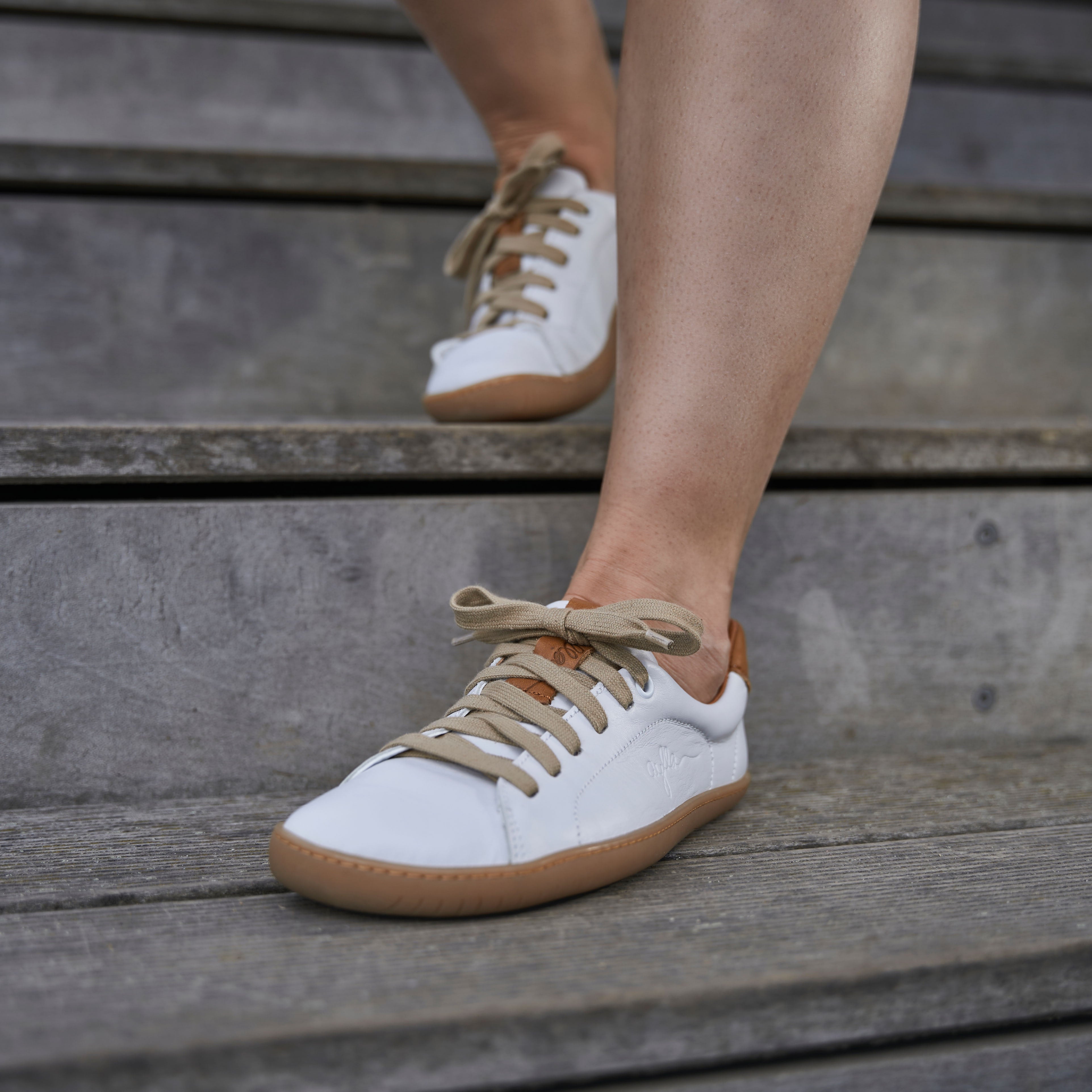 Aylla Keck Womens barfods sneakers i læder til kvinder i farven white, lifestyle