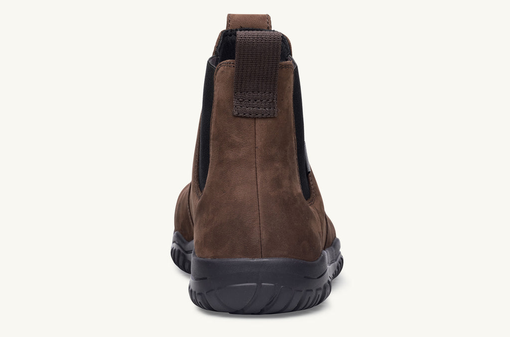 Lems Chelsea Boot Waterproof i Espresso set bagfra, med elastisk panel og sort rillet sål, velegnet til barfodskomfort.