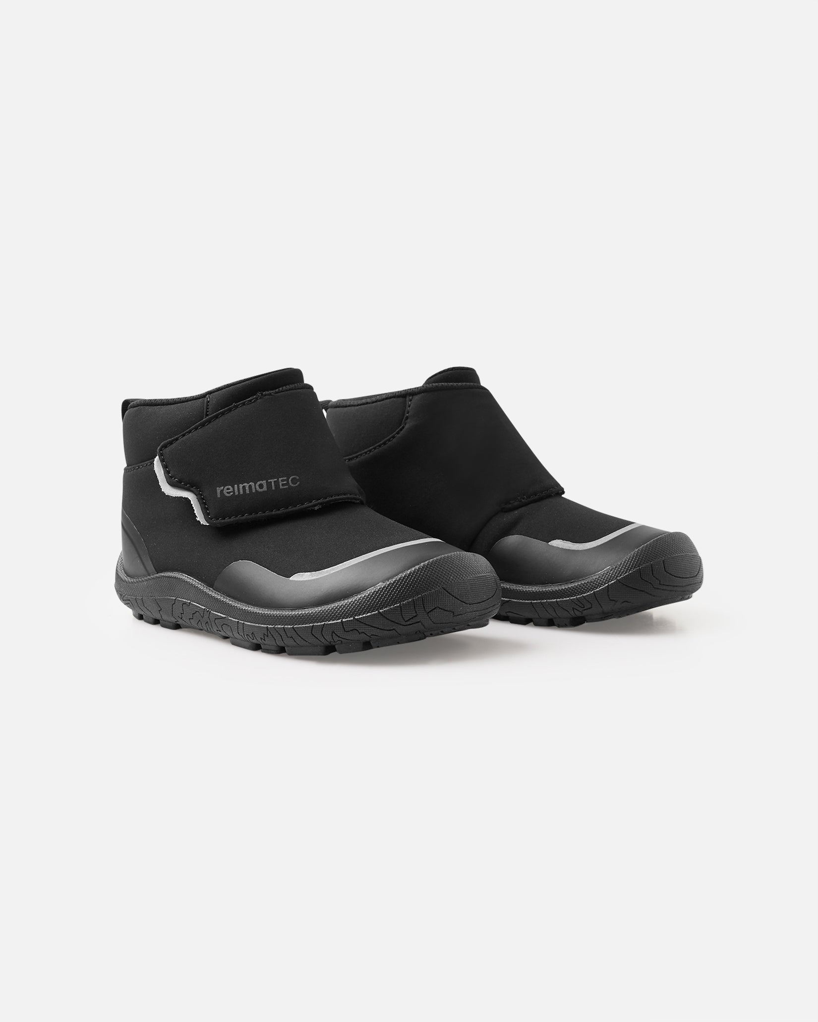 Reima Hyppii – Black (5400144A) – par set skråt forfra