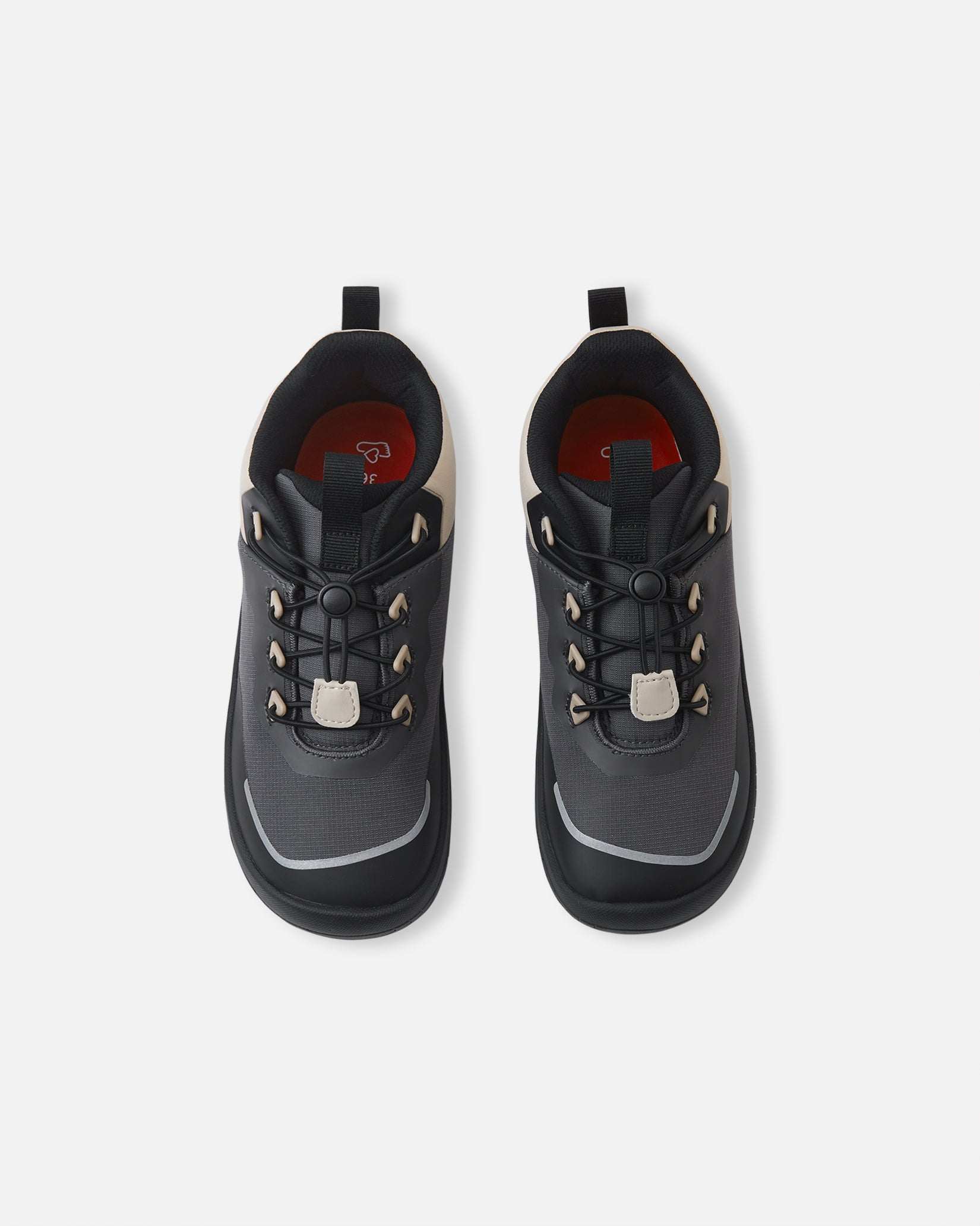 Reima Sankari – Soft Black (5400160A) – par set skråt forfra