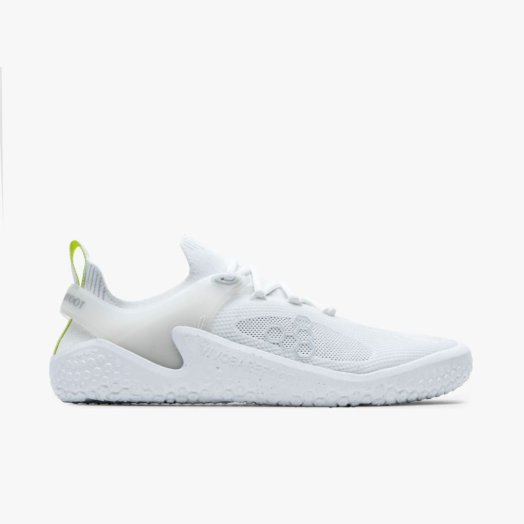 Vivobarefoot Motus Strength Womens sko i varianten Bright White / Grey, barfodssko designet til træning med minimalistisk design og tekstureret sål for greb.