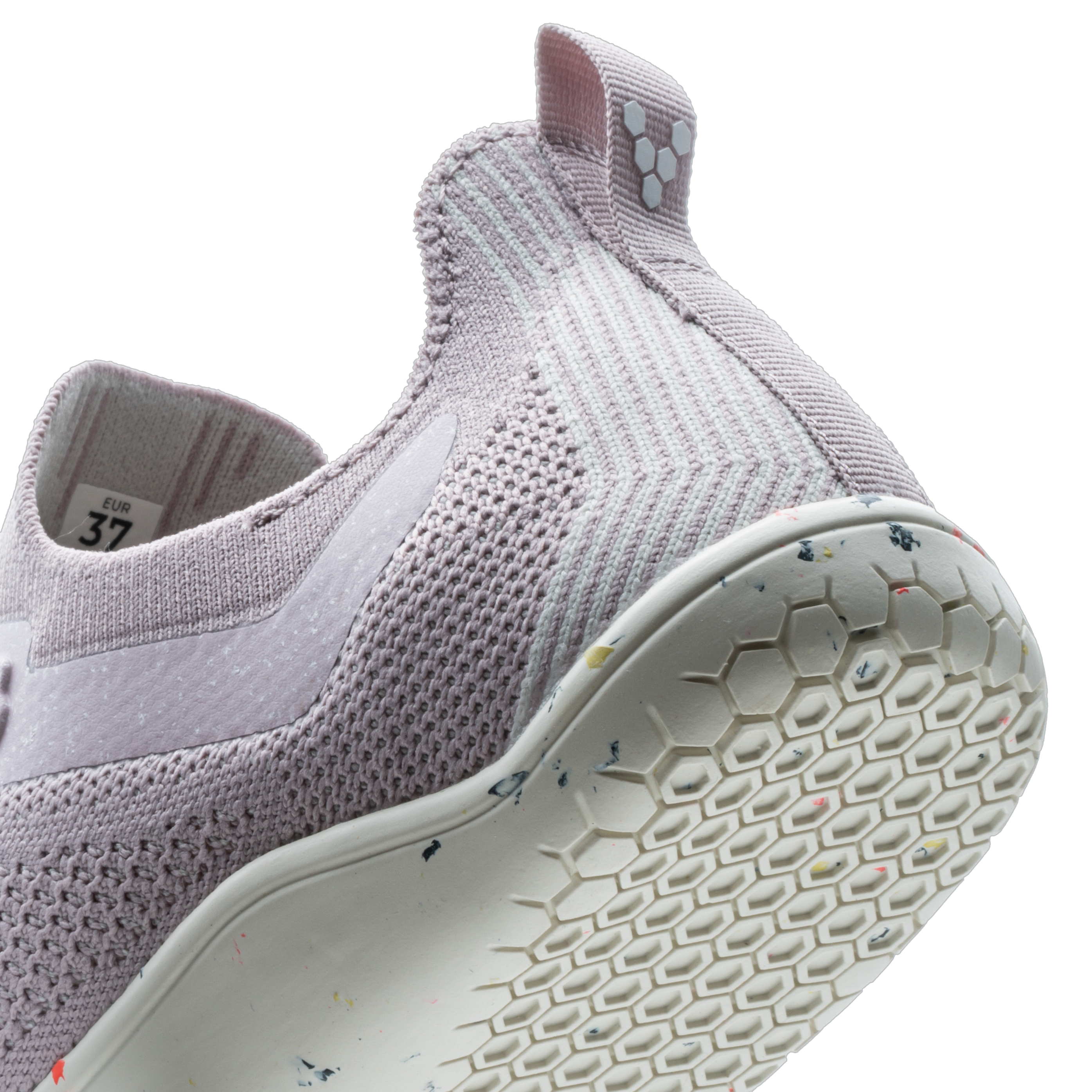 Nærbillede af Vivobarefoot Primus Lite Knit kvinder barfodssko i varianten Violet Ice, viser finmasket strikket øvre i lysegrå og violet toner og bæredygtig honningtavlet sål.