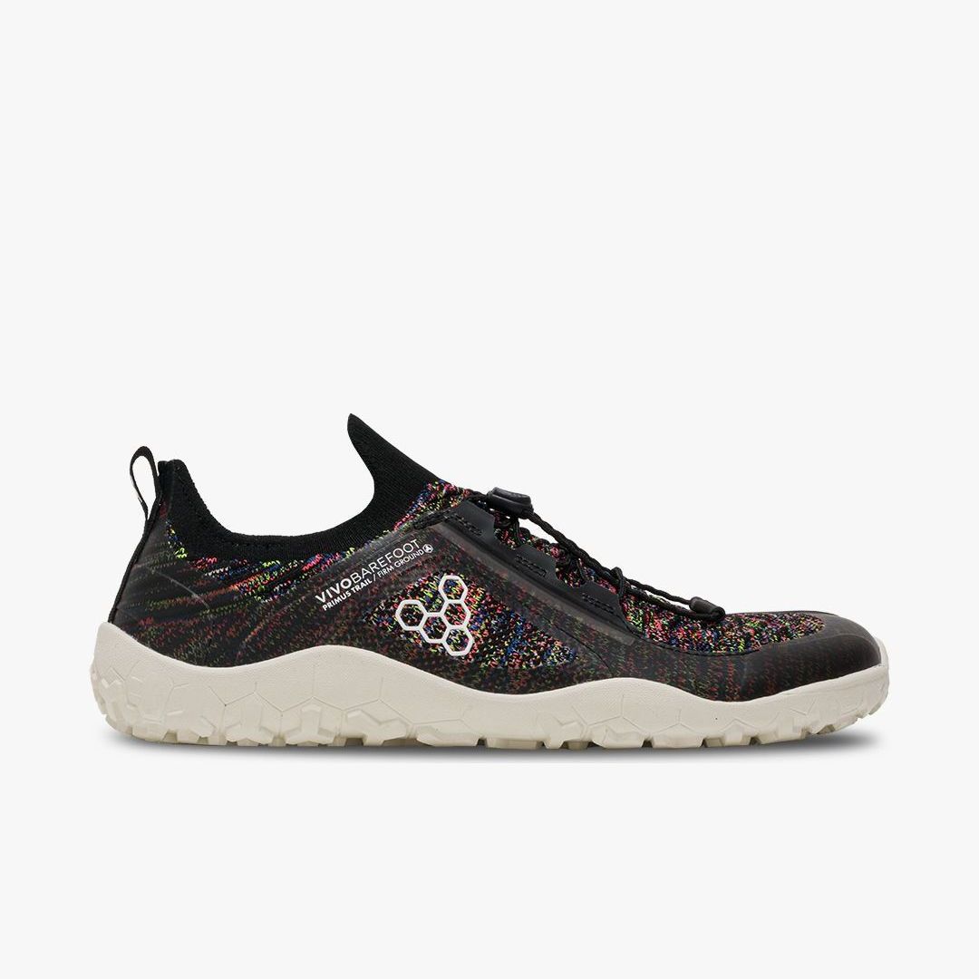 Vivobarefoot Primus Trail Knit FG Mens i Space Dye, barfodssti-sko med flerfarvet strikket overdel og hvid fastgribsål, ideel til løb og vandring.