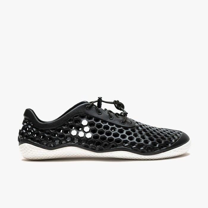 Sort barfodsvandsko med hvid sål i ren yderprofil
