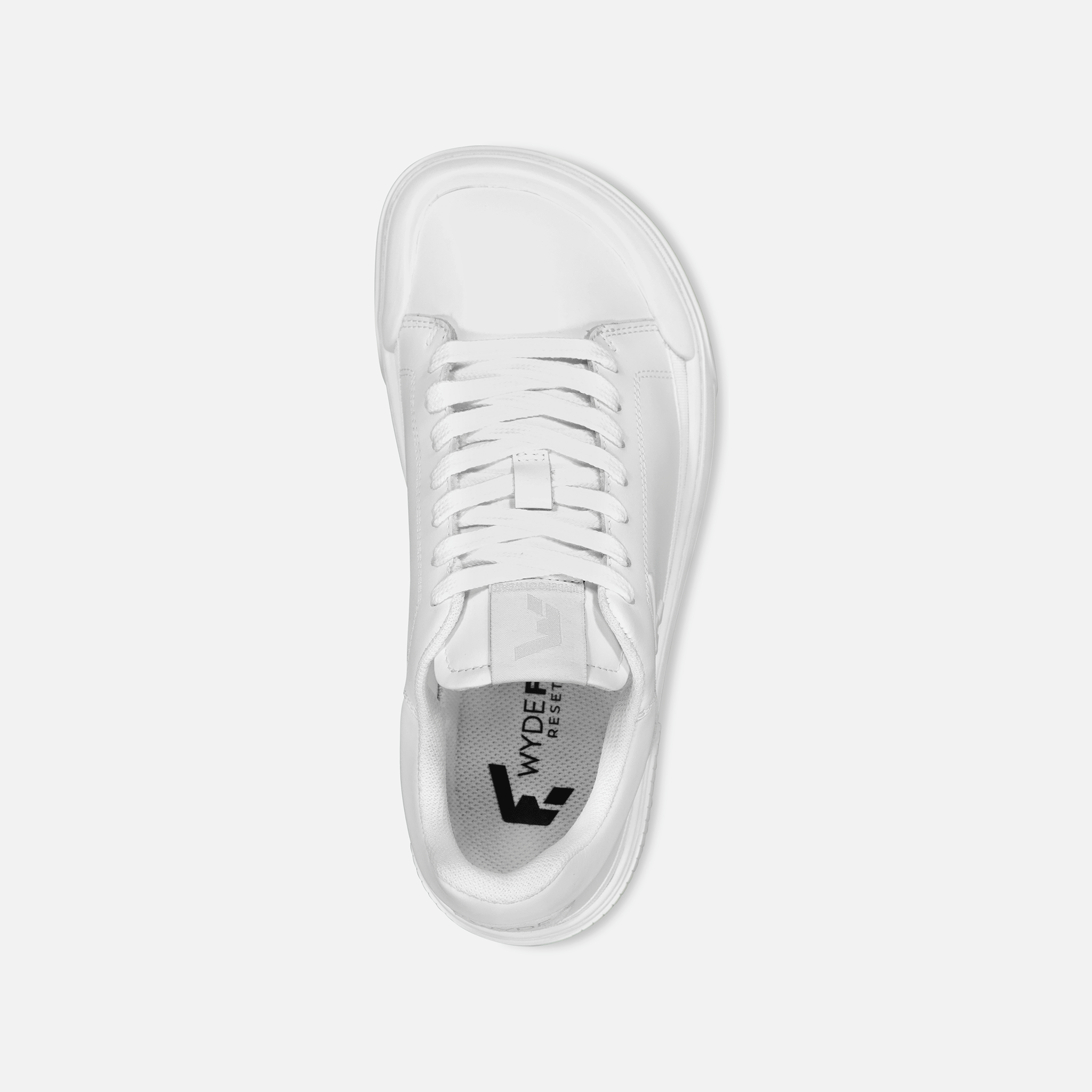 Wyde Arcus sneaker i All White variant set ovenfra, med hvidt glat design, snørebånd og synligt Wyde-logo på tungen, unisex og til voksne.