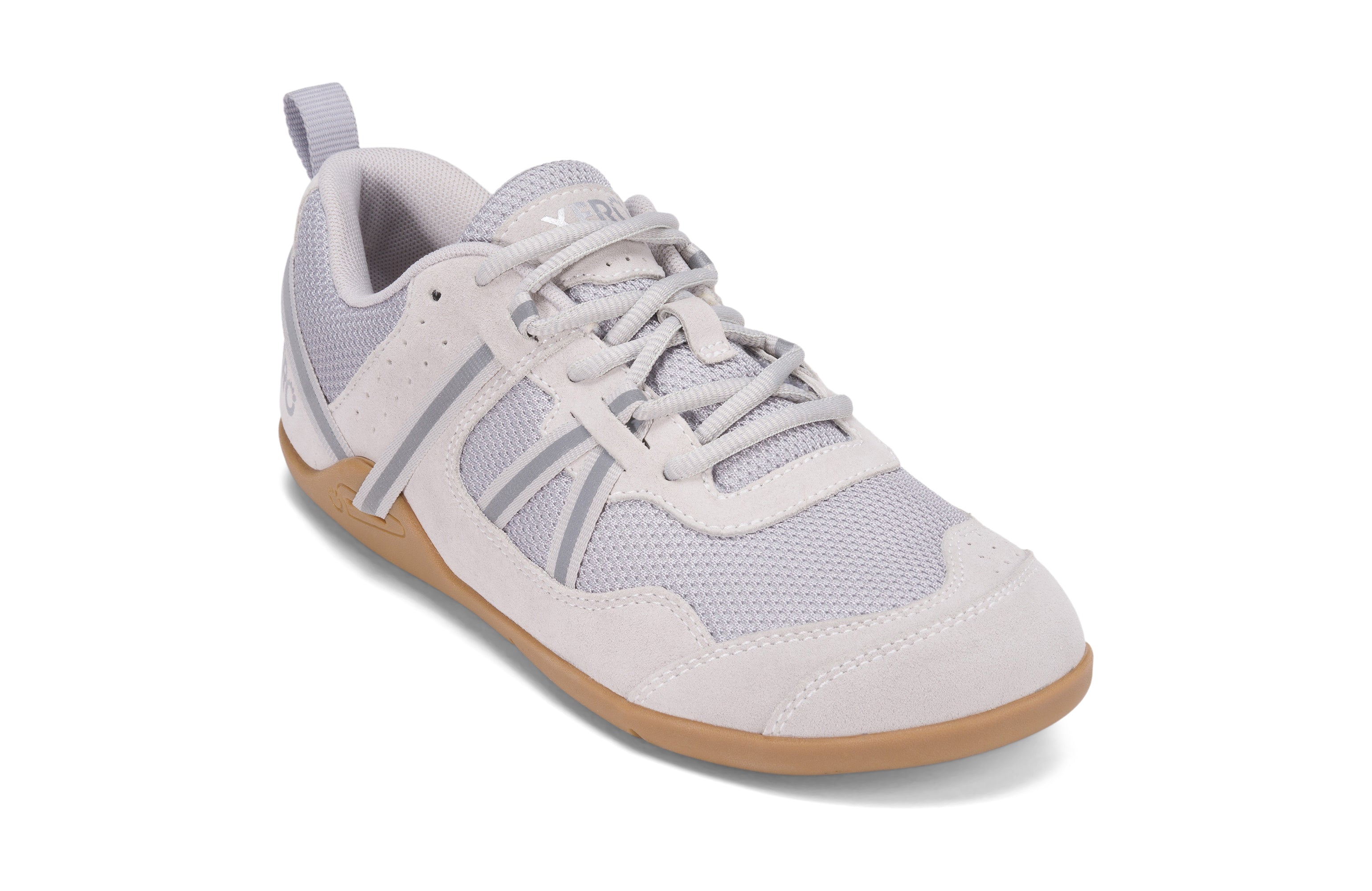 Mærkbare Prio Suede Womens barfods athleisure trainer til kvinder i farven quite gray, vinklet