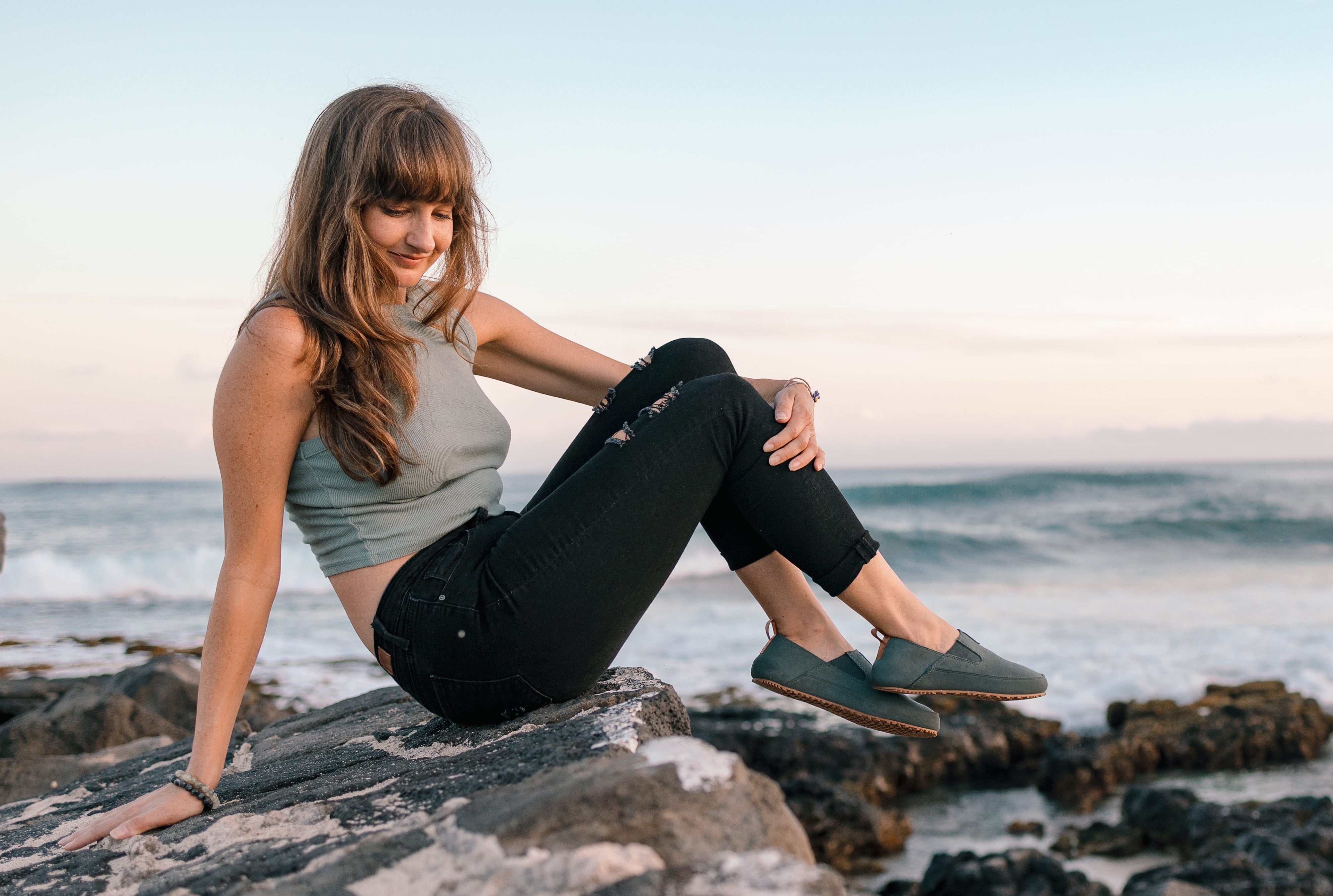 Xero Shoes Sunrise Womens barfods campsko og teltsko til kvinder i farven forest, lifestyle