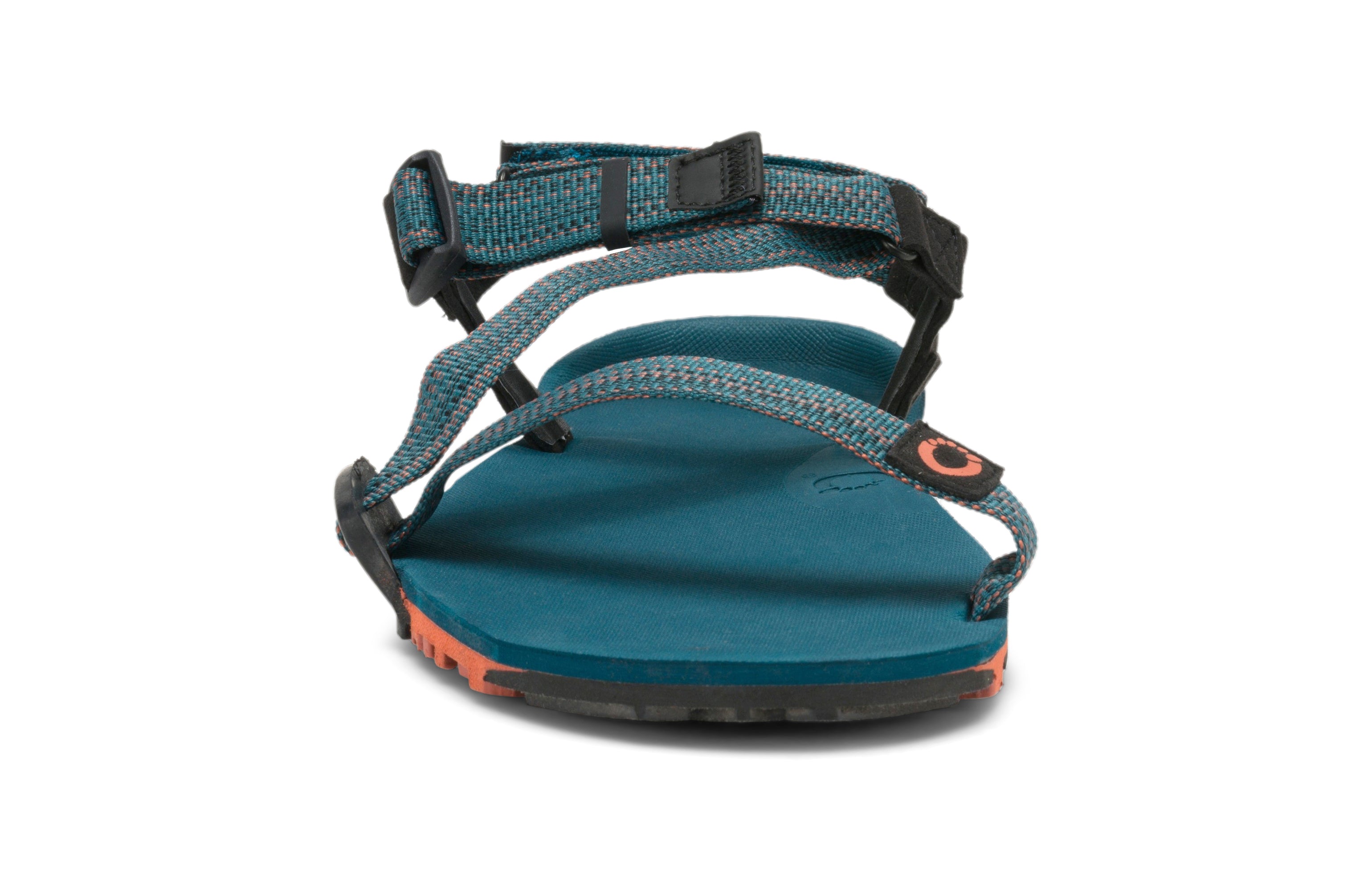 Xero Shoes Z-Trail EV sandal i Deep Lagoon med flerlags blå og orange genbrugstroppere, set fra fronten. Barfoddesign med en FeelLite™ sål for naturlig bevægelse.