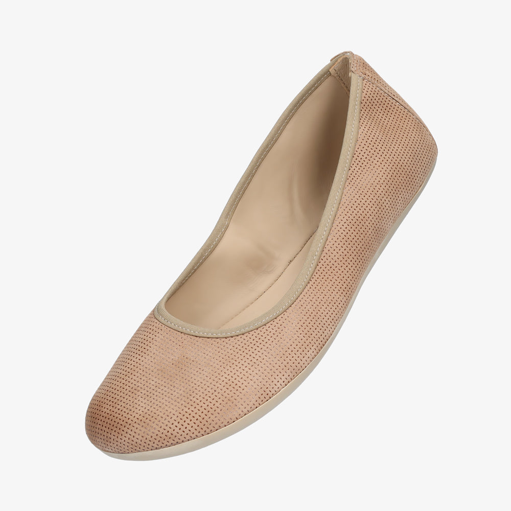 Groundies Lily Women barfods ballerina til kvinder i farven taupe, vinklet