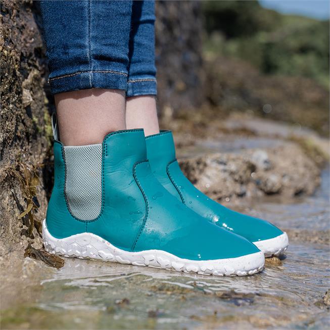 Vivobarefoot Fulham Toddlers barfods støvler til tumlinge i farven atlantic blue, lifestyle