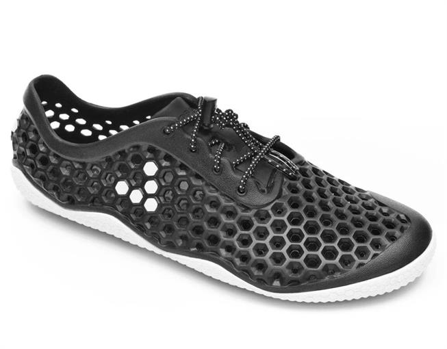 Vivobarefoot Ultra Bloom III Mens barfods vandsko/sandaler til mænd i farven obsidian black / white, vinklet