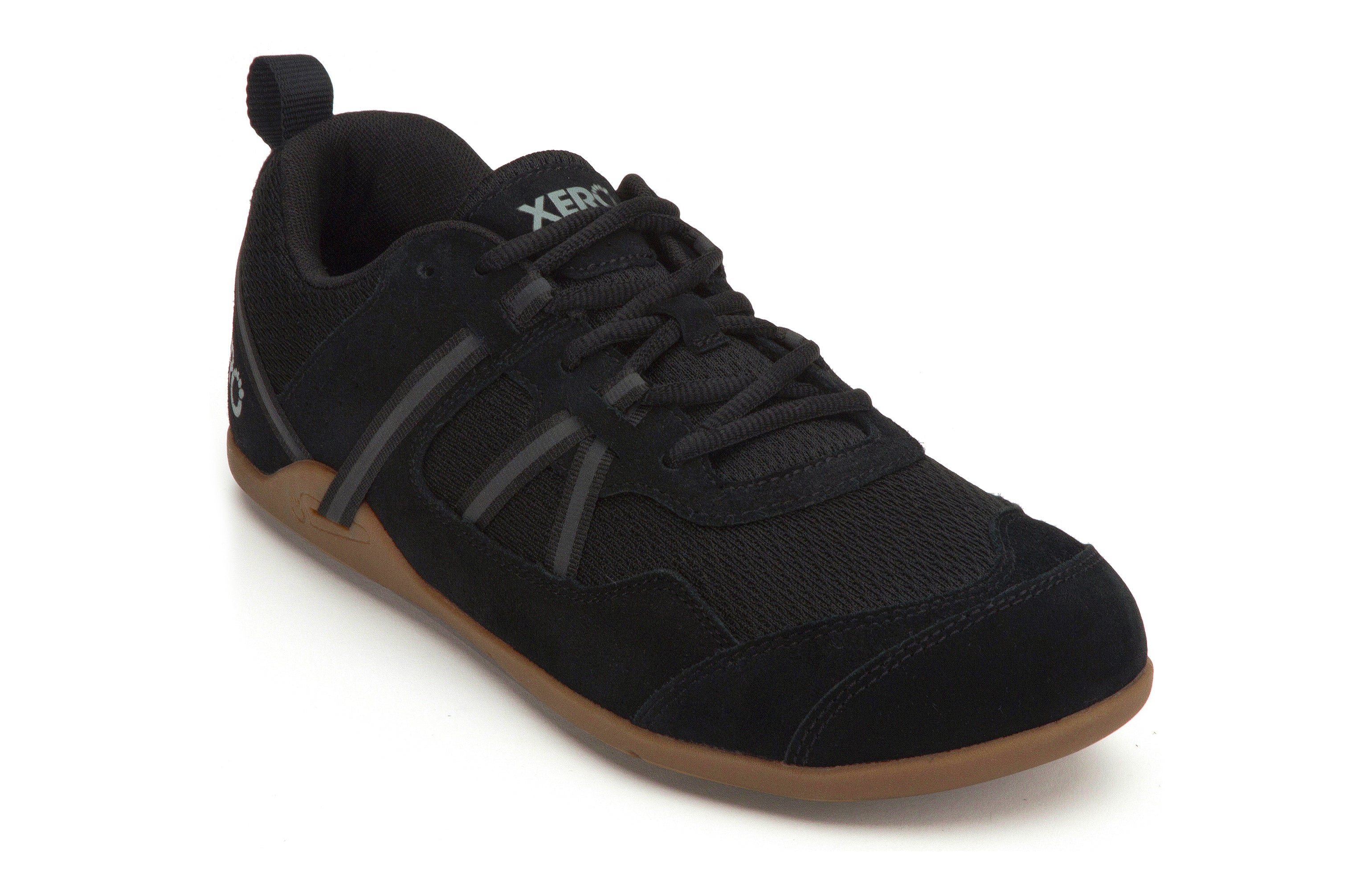 Xero Shoes Prio Suede barfods ruskind sneakers til mænd i farven black gum, vinklet