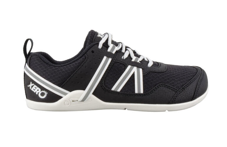 Xero Shoes Prio Womens barfods træningssko til kvinder i farven black/white, yderside