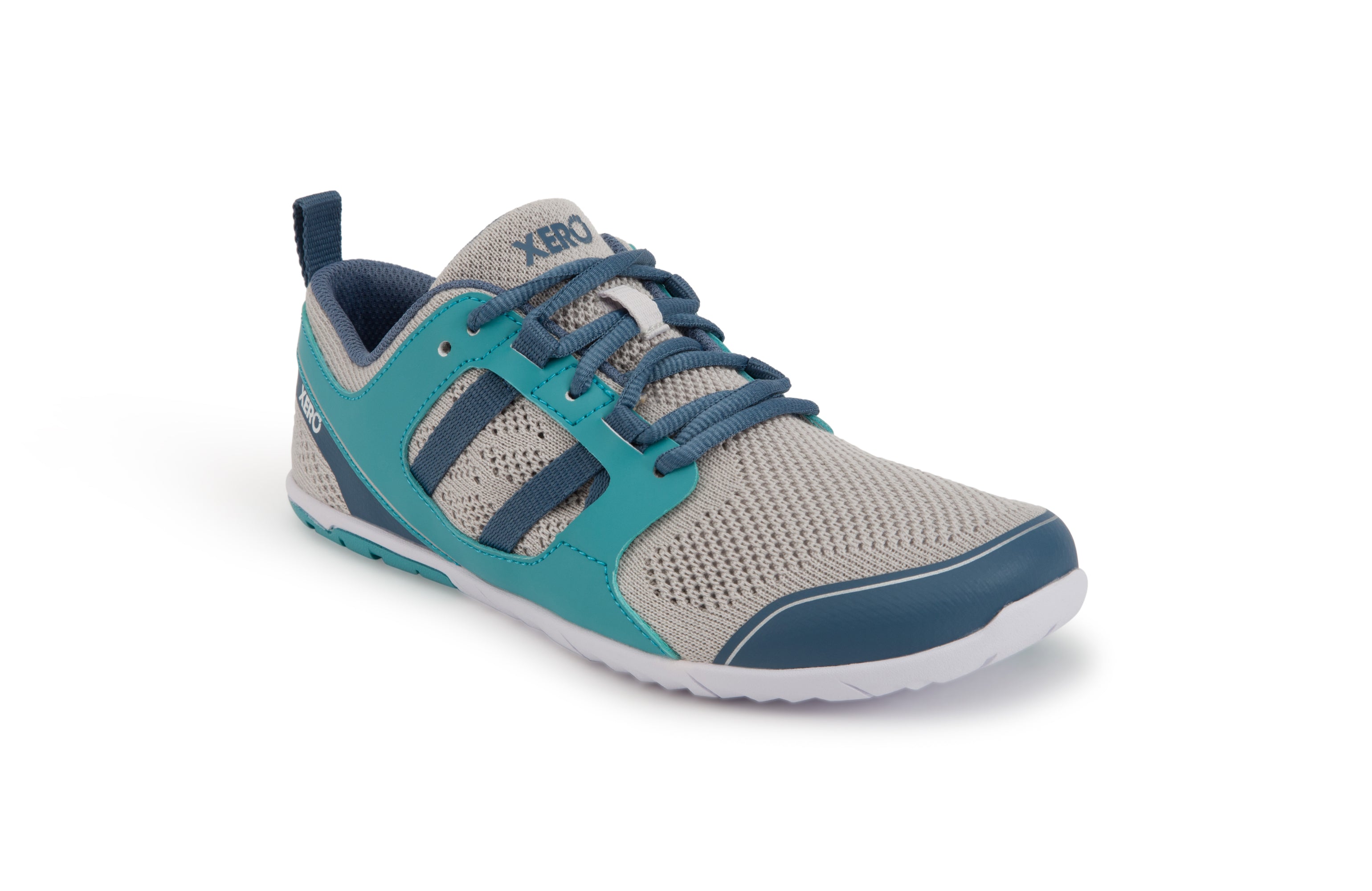 Xero Shoes Zelen Womens barfods træningssko til kvinder i farven cloud / porcelain blue, vinklet